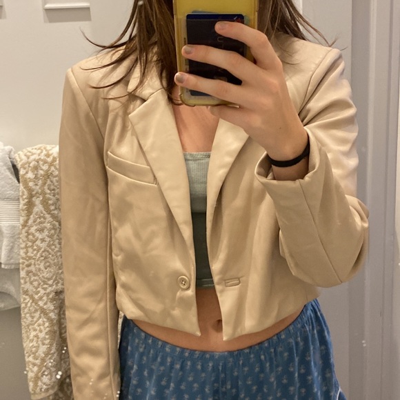 Vegan Leather Cropped Blazer - Picture 5 of 5